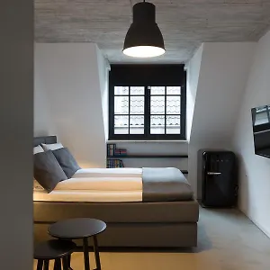 https://square-rooms.dusseldorf-hotel.net