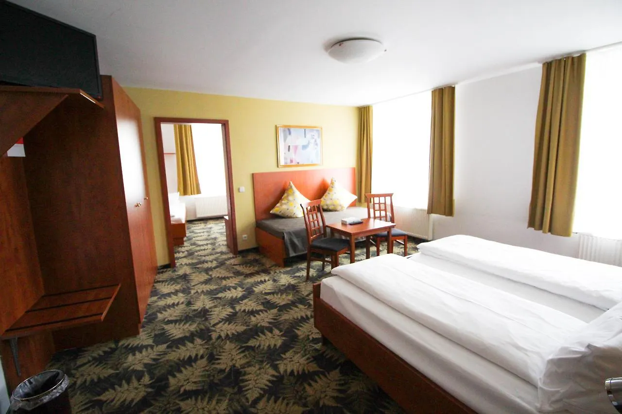 Hotel Der Tannenbaum München 2*,